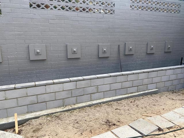 Planter Box Retaining Wall with Caps